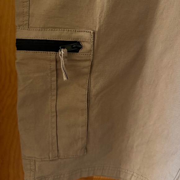 NWT, Men’s 11” inseam drawstring khaki cargo shorts, size L - Picture 3 of 6